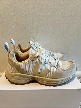 Veja Venturi Women’s White and Beige Lace-Up Sneakers